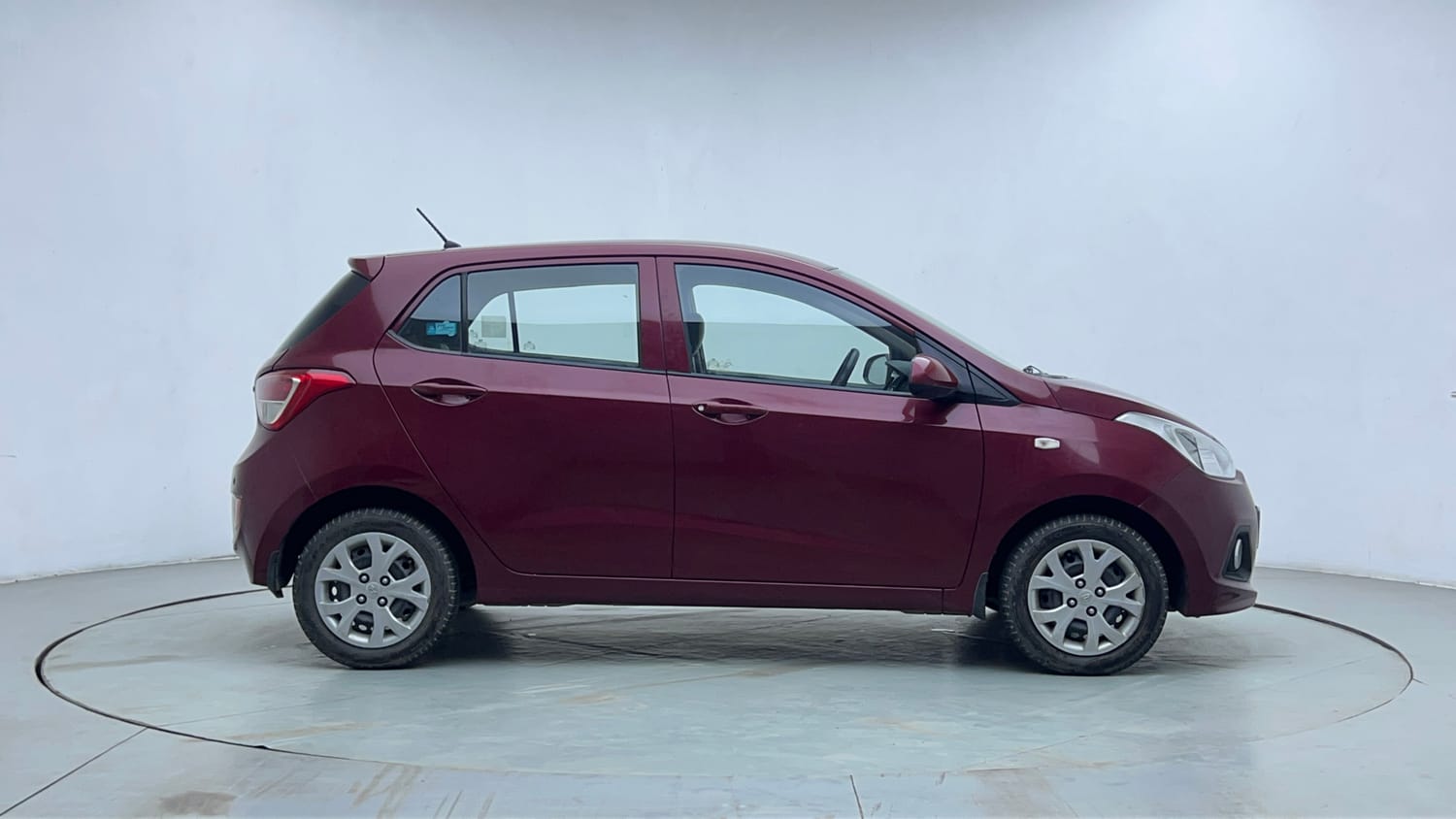 Used 2014 Hyundai Grand i10 Magna 1.2 Kappa VTVT Petrol Manual exterior RIGHT SIDE VIEW