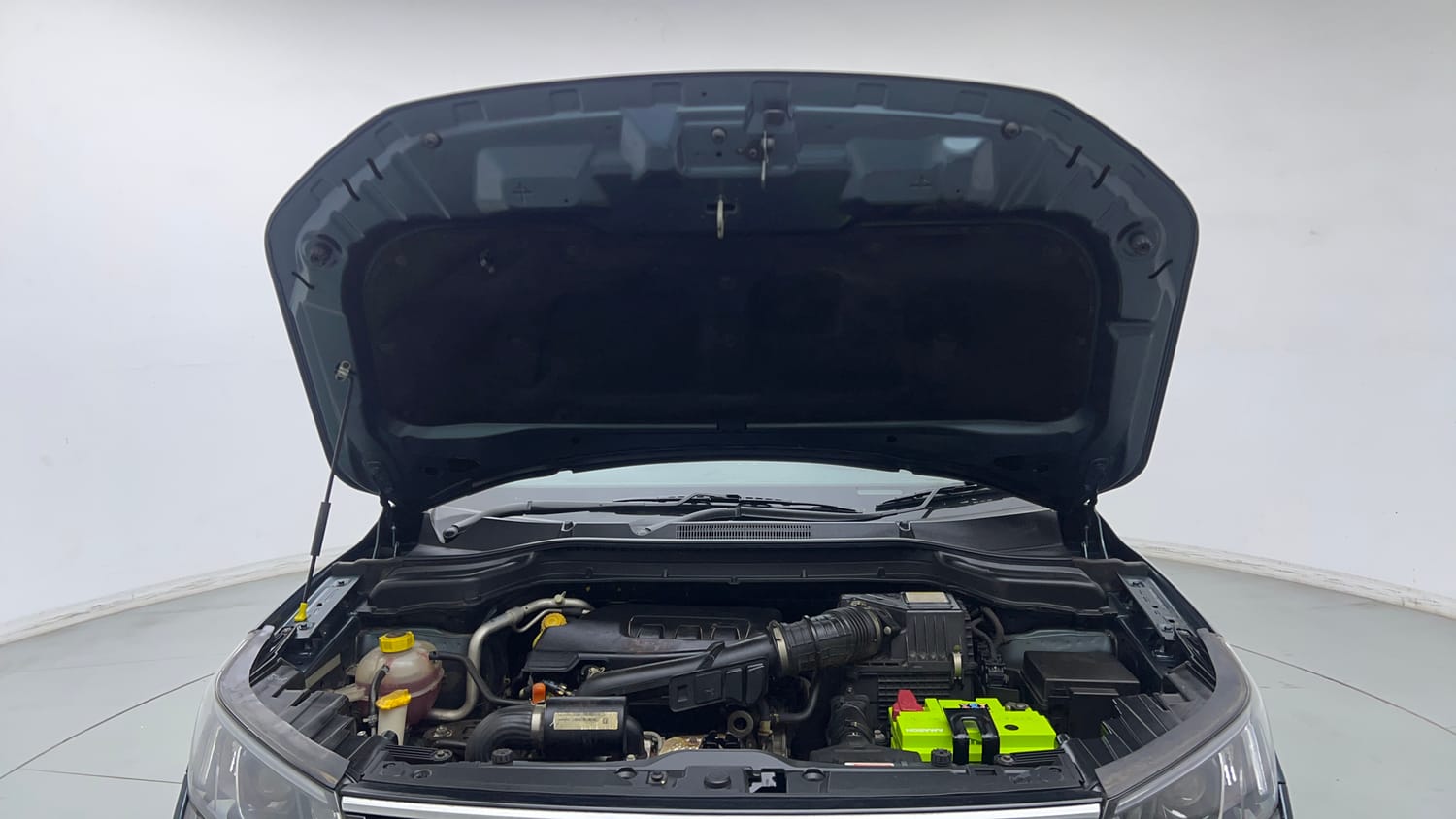 Used 2021 Mahindra XUV 300 W8 1.2 Petrol Petrol Manual engine ENGINE & BONNET OPEN FRONT VIEW