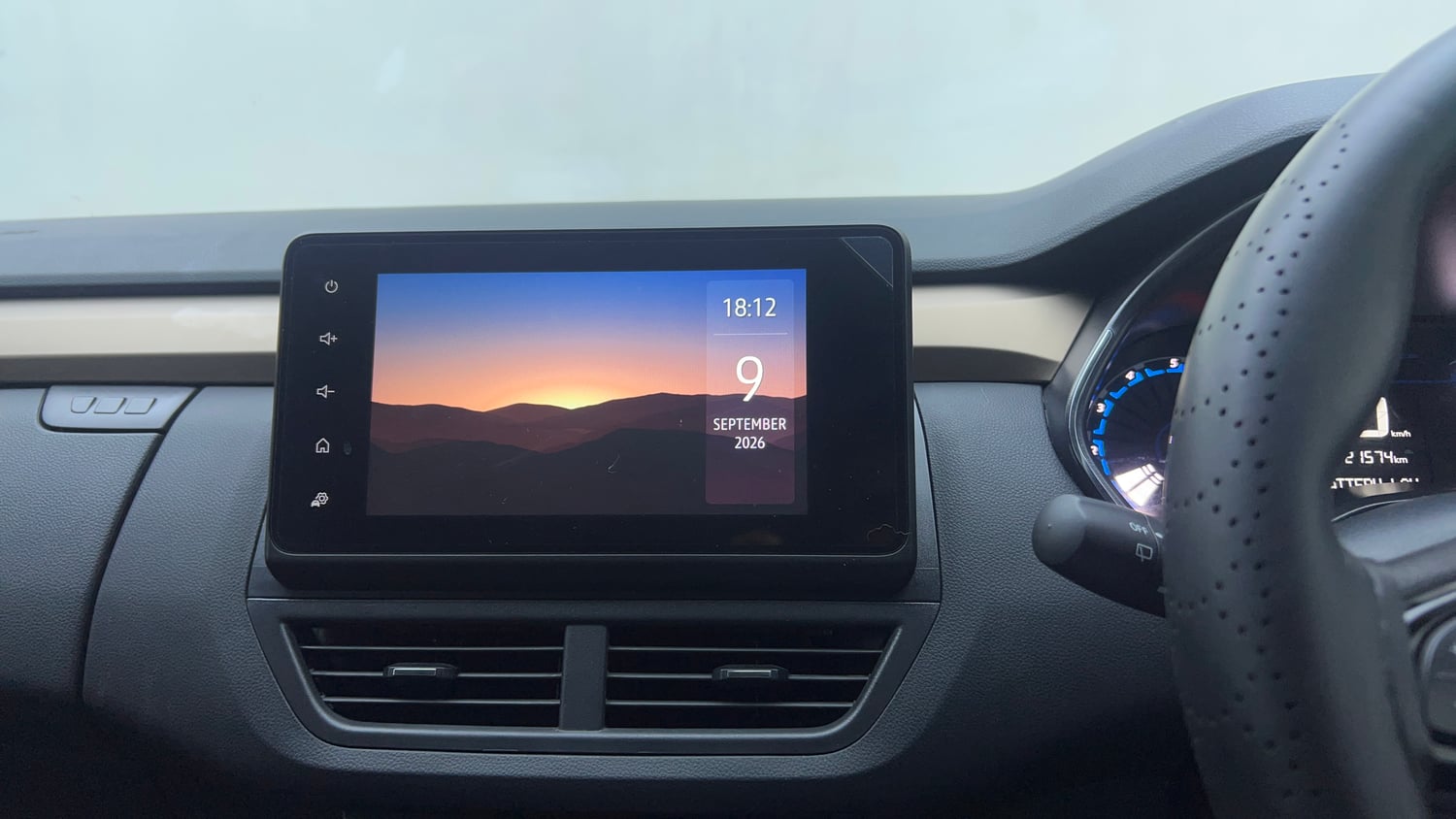 Used 2024 Renault Kiger RXT AMT Petrol Automatic top_features Integrated (in-dash) music system