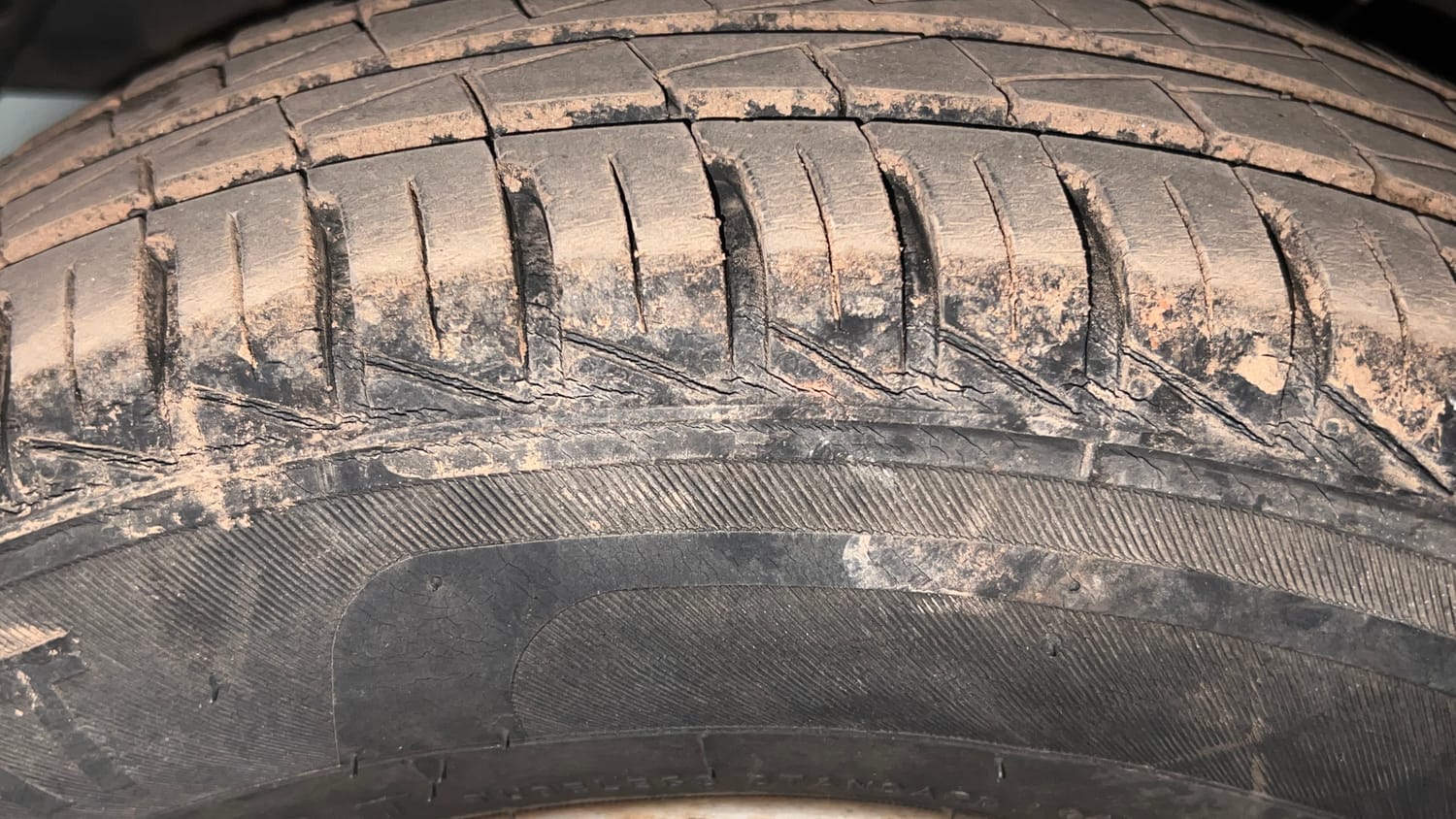Used 2020 Hyundai Santro Era Executive Petrol Manual tyres LEFT FRONT TYRE TREAD VIEW