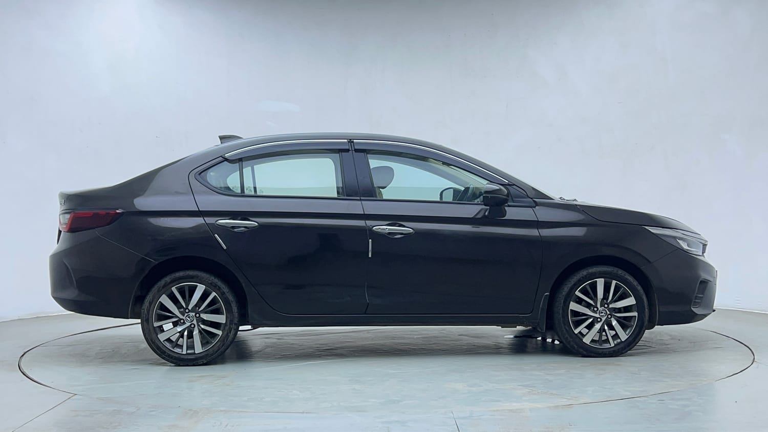 Used 2021 Honda City ZX CVT Petrol Petrol Automatic exterior RIGHT SIDE VIEW