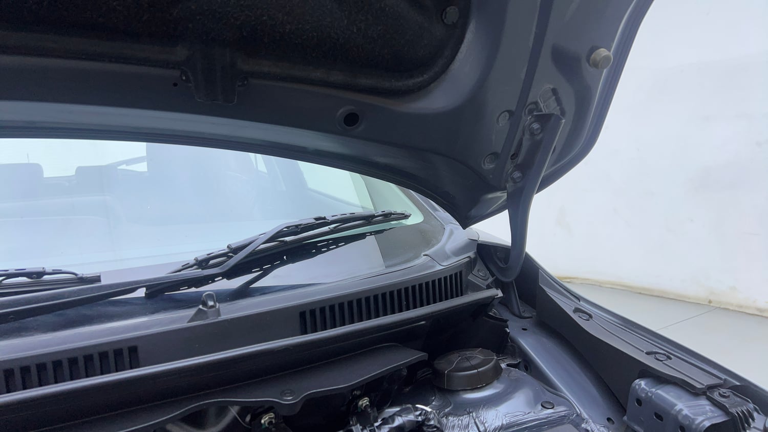 Used 2024 Maruti Suzuki Baleno Zeta AGS Petrol Automatic engine ENGINE LEFT SIDE HINGE & APRON VIEW
