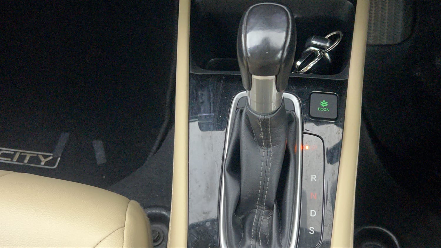 Used 2023 Honda City ZX Petrol CVT Petrol Automatic interior GEAR  KNOB VIEW