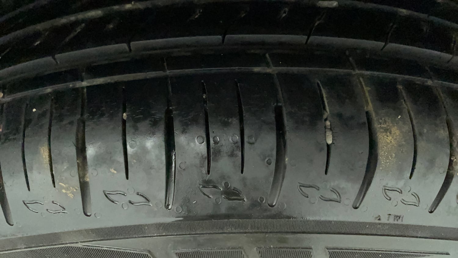 Used 2022 Mahindra XUV700 AX 5 Petrol AT 5 STR Petrol Automatic tyres LEFT REAR TYRE TREAD VIEW