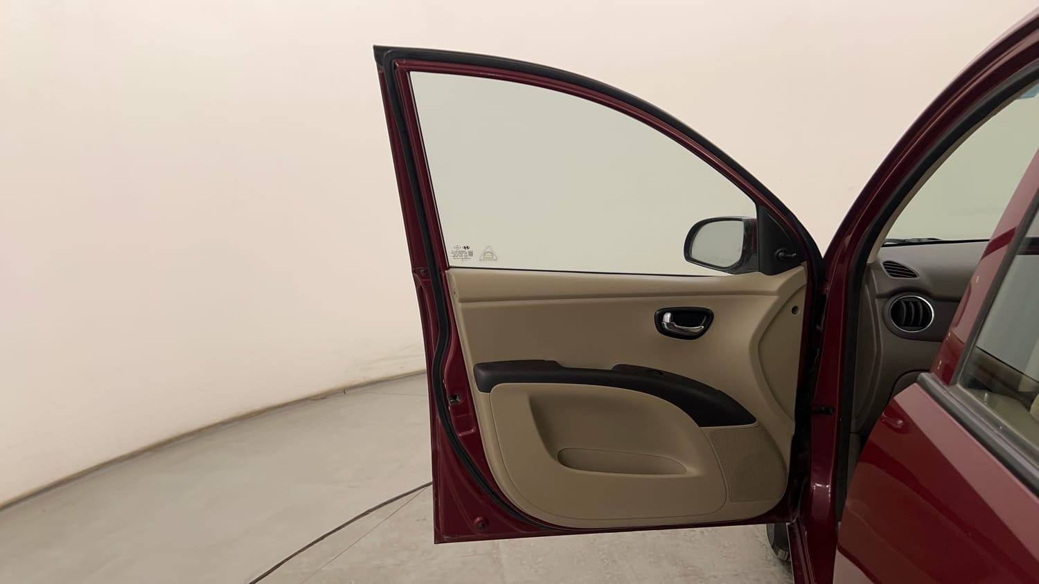 Used 2015 Hyundai i10 Sportz 1.1 iRDE2 Petrol Manual interior LEFT FRONT DOOR OPEN VIEW