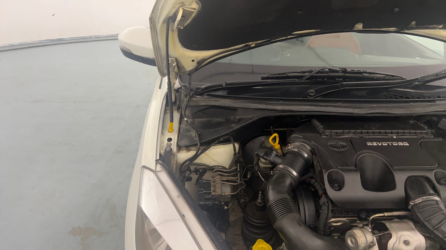 Used 2017 Tata Tiago Revotorq XZ Diesel Manual engine ENGINE RIGHT SIDE HINGE & APRON VIEW