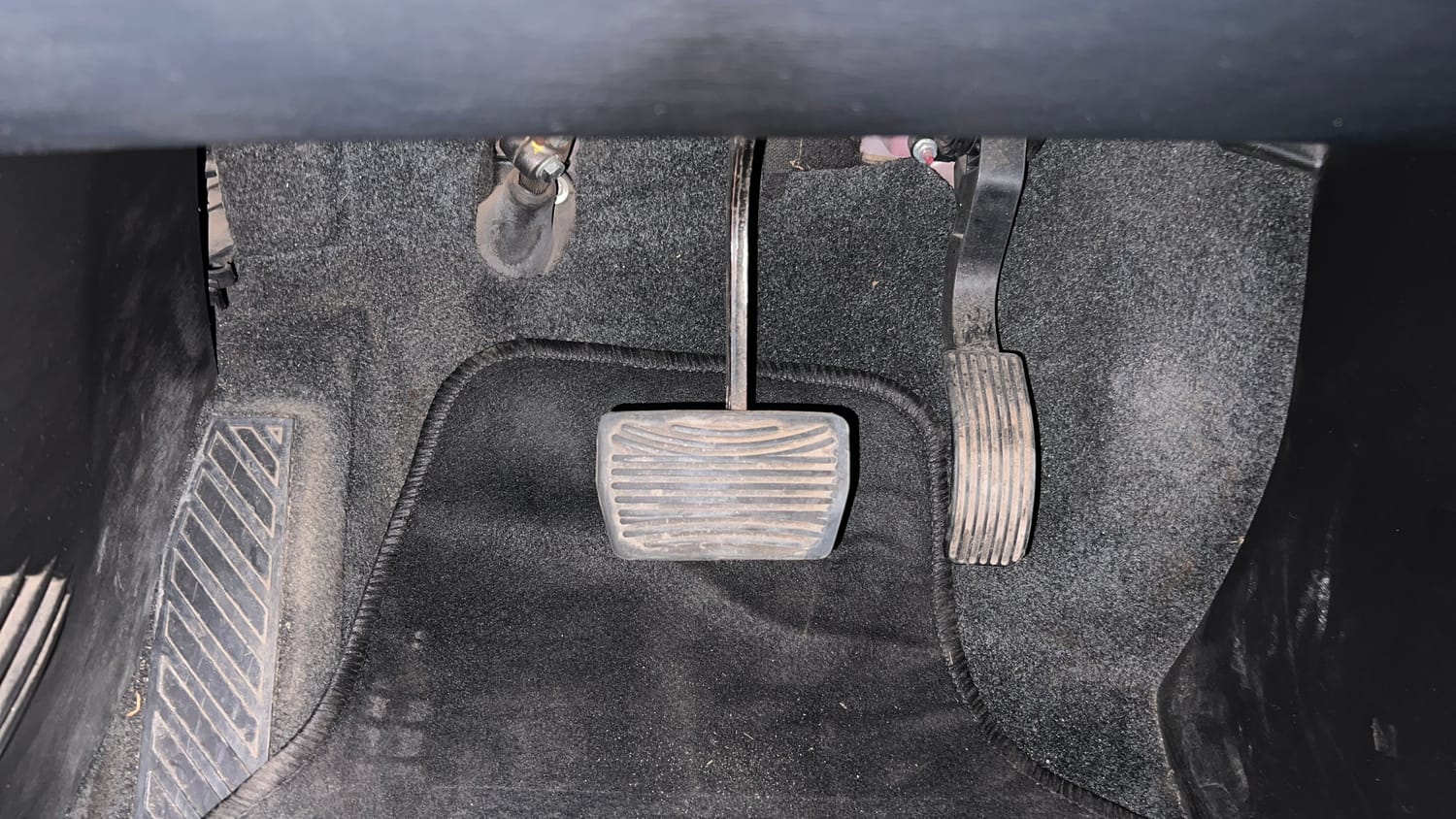 Used 2019 Mahindra XUV500 W9 AT Diesel Automatic interior PEDALS VIEW