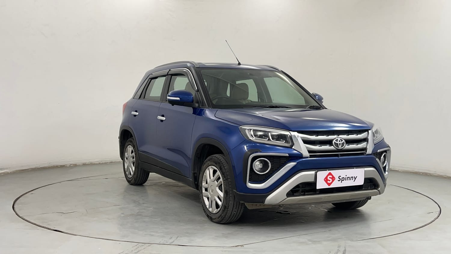 Used 2021 Toyota Urban Cruiser Mid Grade AT Petrol Automatic exterior RIGHT FRONT CORNER VIEW