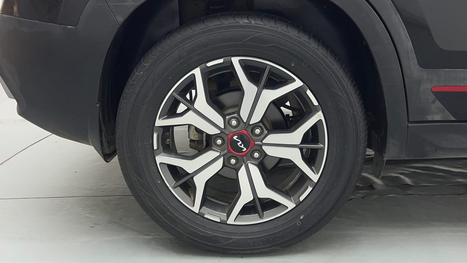 Used 2022 Kia Seltos GTX Plus 1.5 Diesel AT Diesel Automatic tyres RIGHT REAR TYRE RIM VIEW