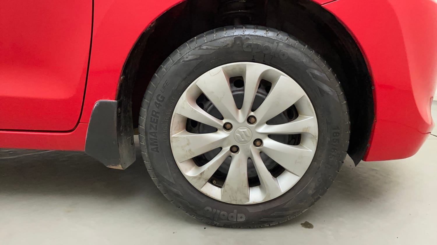 Used 2018 Maruti Suzuki Baleno Delta 1.2 Petrol Manual tyres RIGHT FRONT TYRE RIM VIEW
