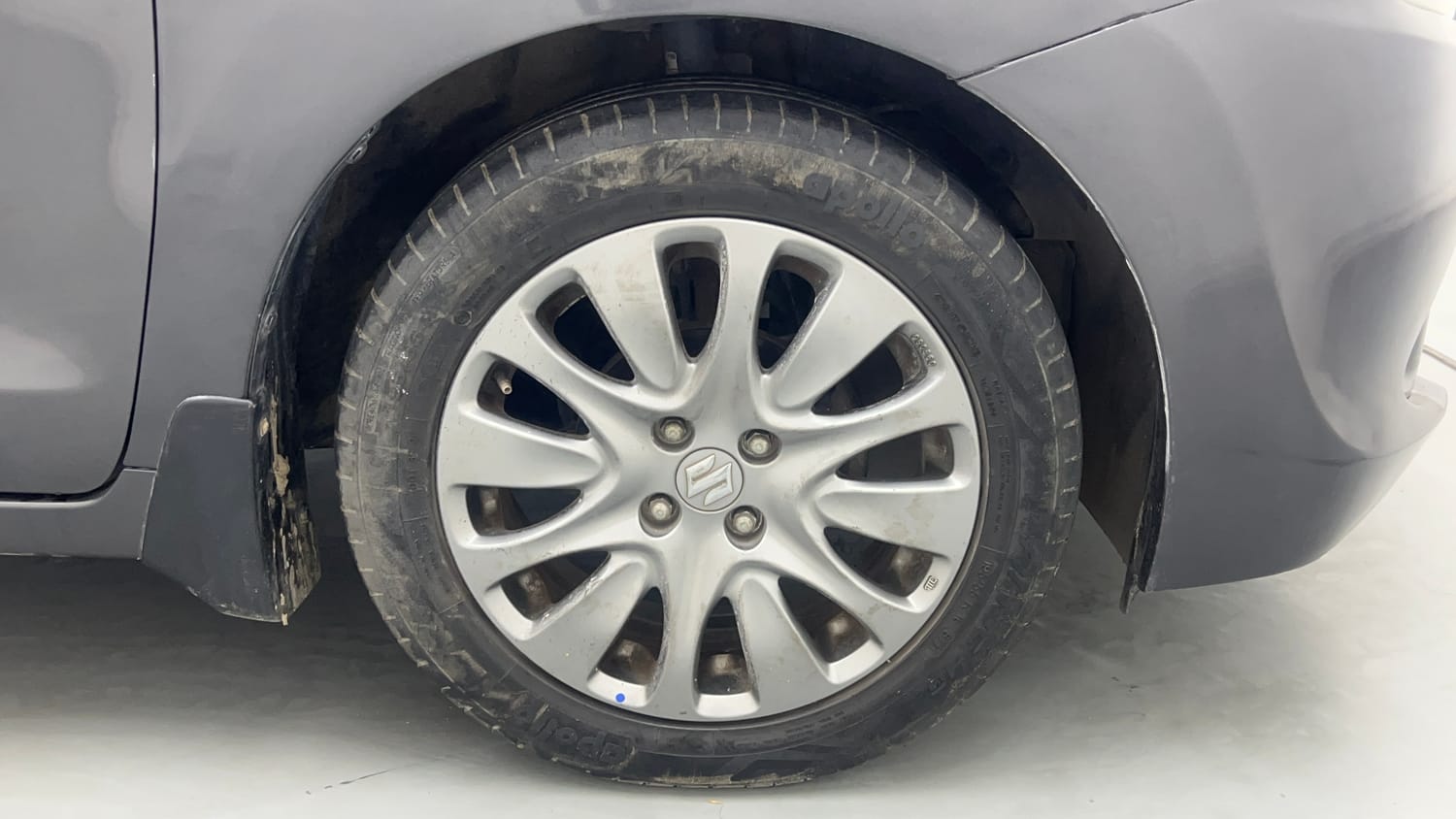 Used 2018 Maruti Suzuki Baleno Alpha 1.2 AT Petrol Automatic tyres RIGHT FRONT TYRE RIM VIEW