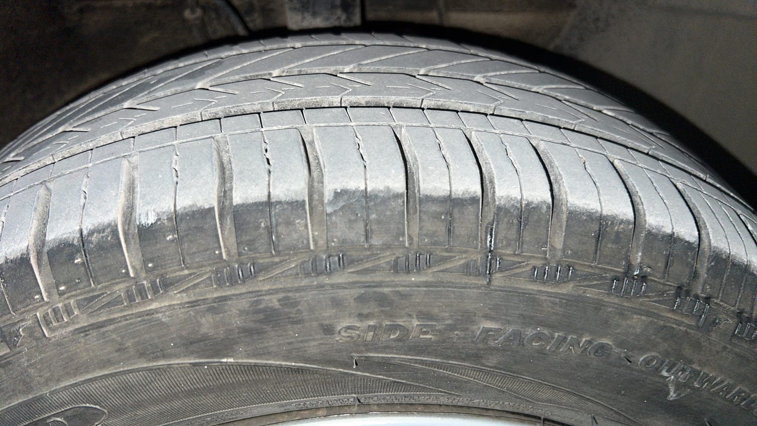 Used 2016 Hyundai Elite i20 Sportz 1.2 Petrol Manual tyres RIGHT FRONT TYRE TREAD VIEW