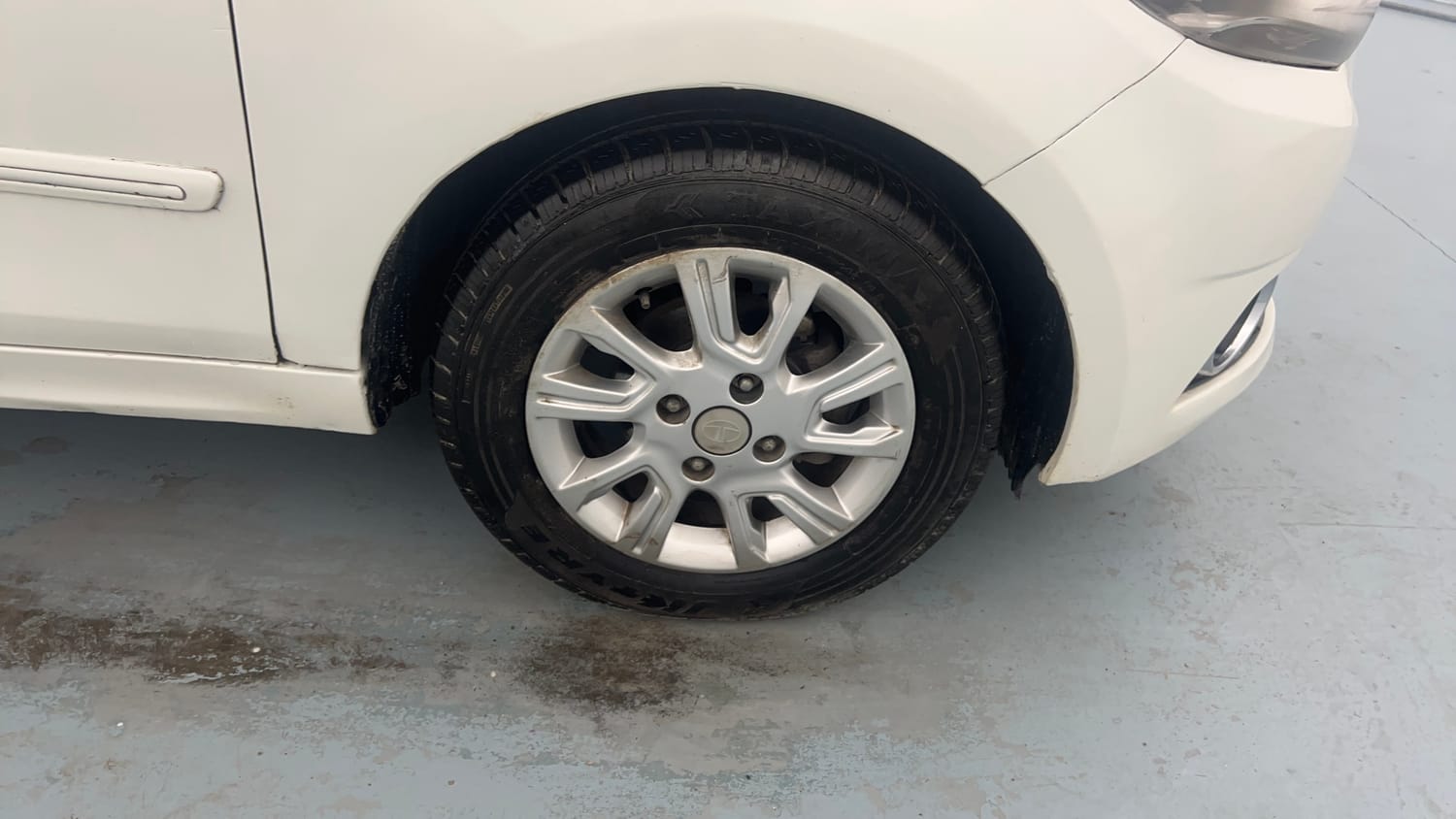 Used 2017 Tata Tiago Revotorq XZ Diesel Manual tyres RIGHT FRONT TYRE RIM VIEW