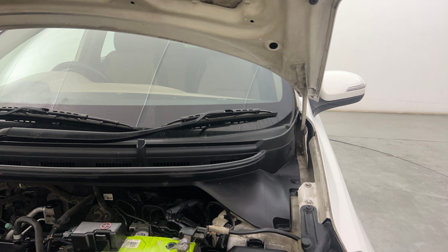 Used 2016 Hyundai Elite i20 Sportz 1.2 Petrol Manual engine ENGINE LEFT SIDE HINGE & APRON VIEW