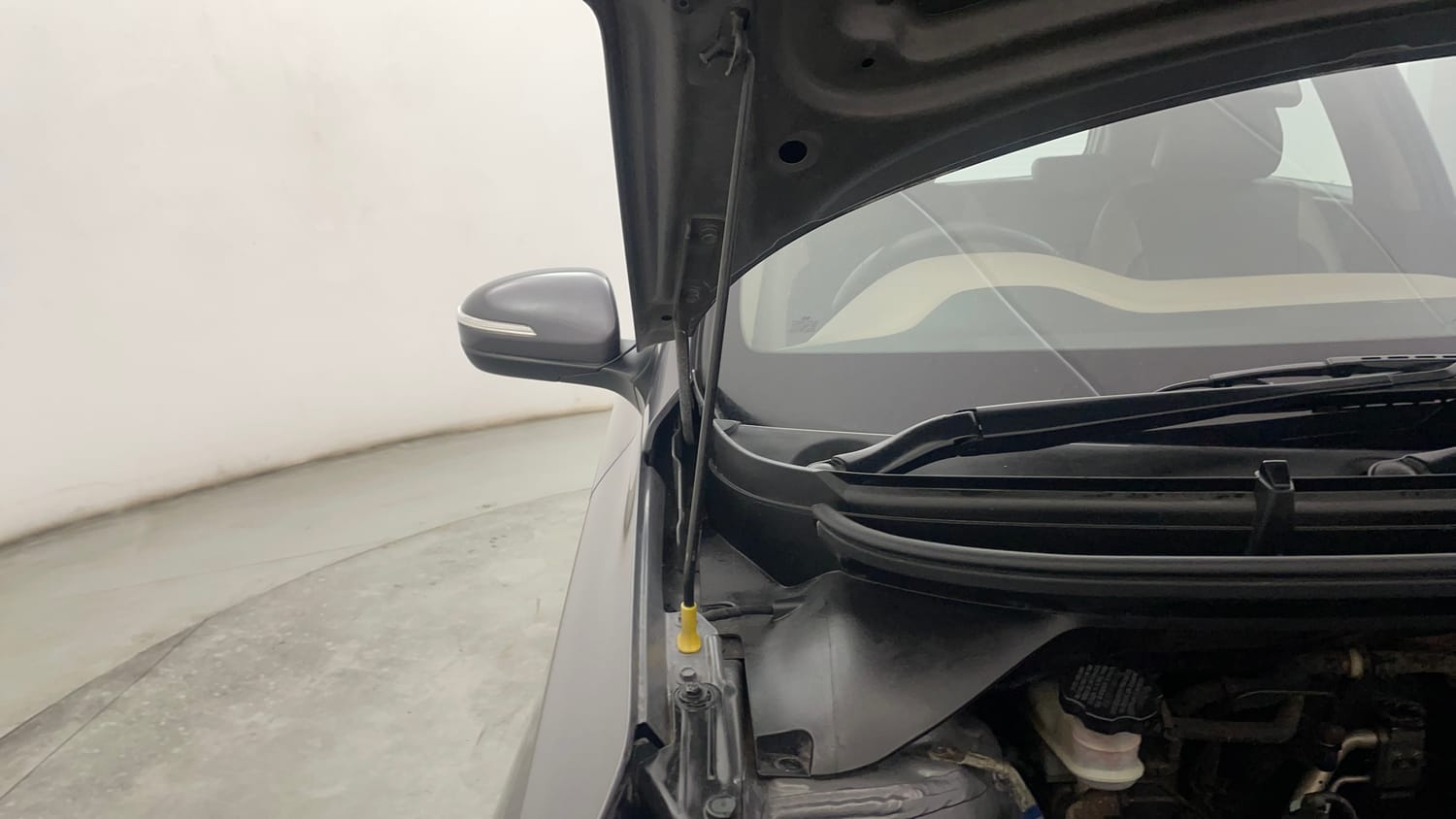 Used 2017 Hyundai Elite i20 Asta 1.2 (O) Petrol Manual engine ENGINE RIGHT SIDE HINGE & APRON VIEW