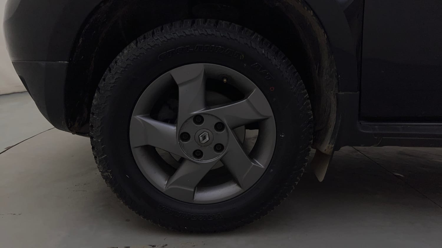 Used 2015 Renault Duster RxL Petrol Petrol Manual tyres LEFT FRONT TYRE RIM VIEW