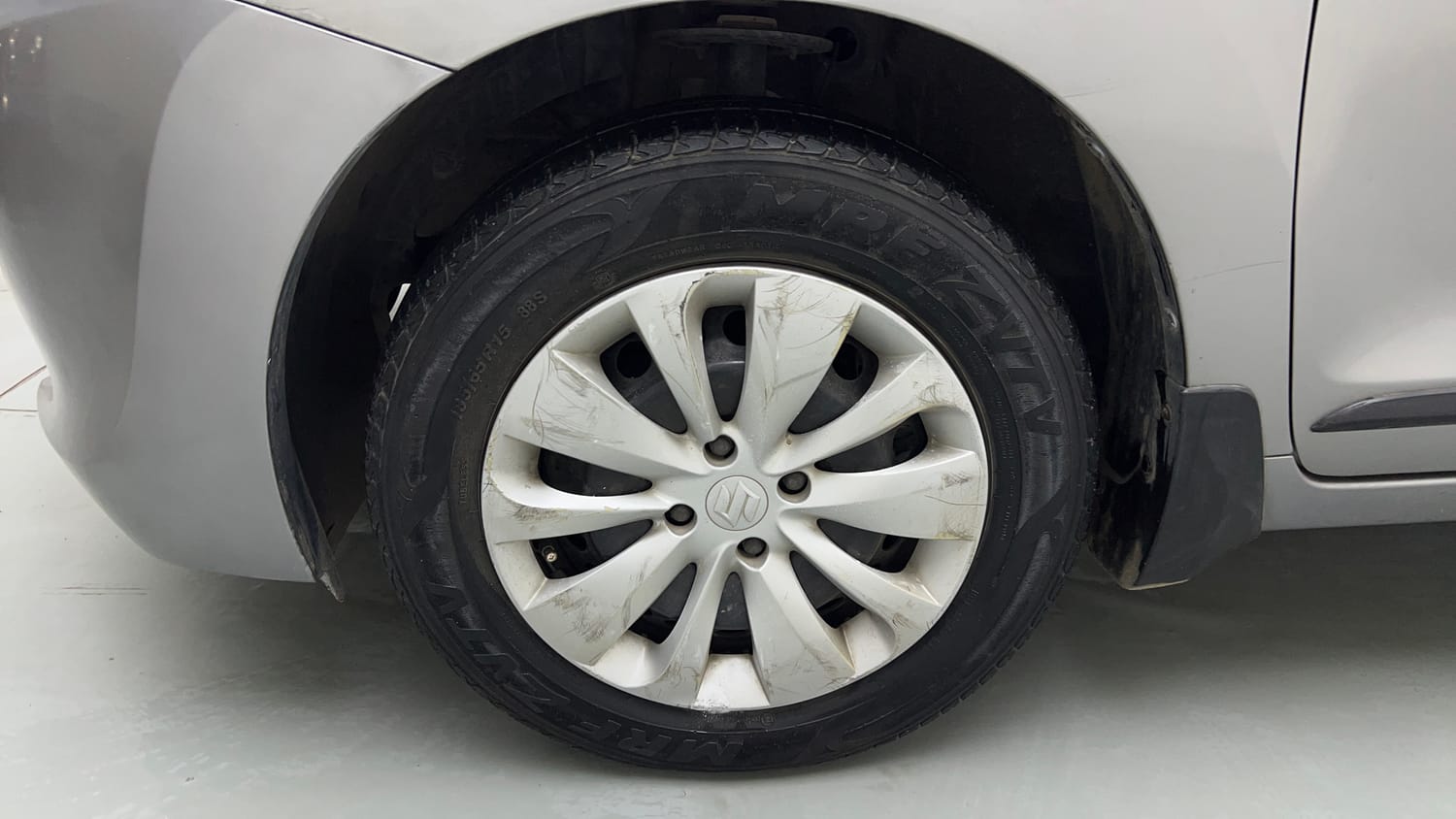 Used 2017 Maruti Suzuki Baleno Delta 1.2 Petrol Manual tyres LEFT FRONT TYRE RIM VIEW