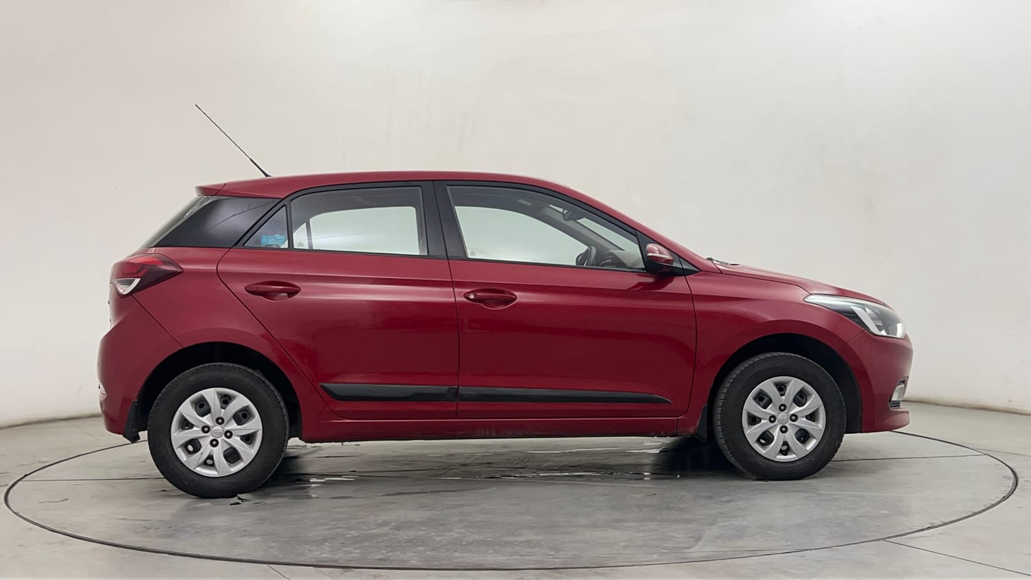 Used 2016 Hyundai Elite i20 Sportz 1.2 Petrol Manual exterior RIGHT SIDE VIEW