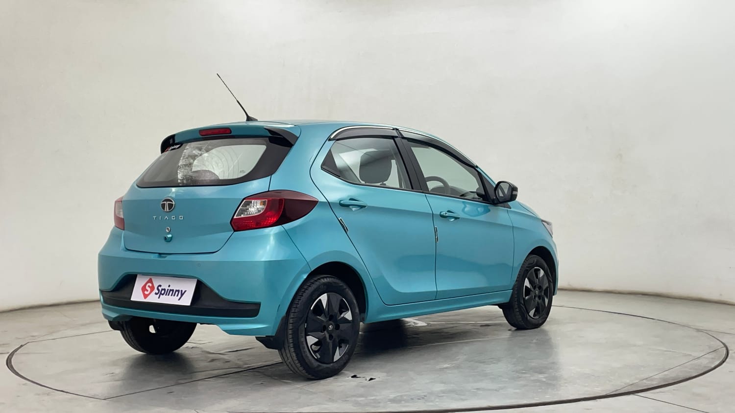Used 2025 Tata Tiago XT Petrol Manual exterior RIGHT REAR CORNER VIEW