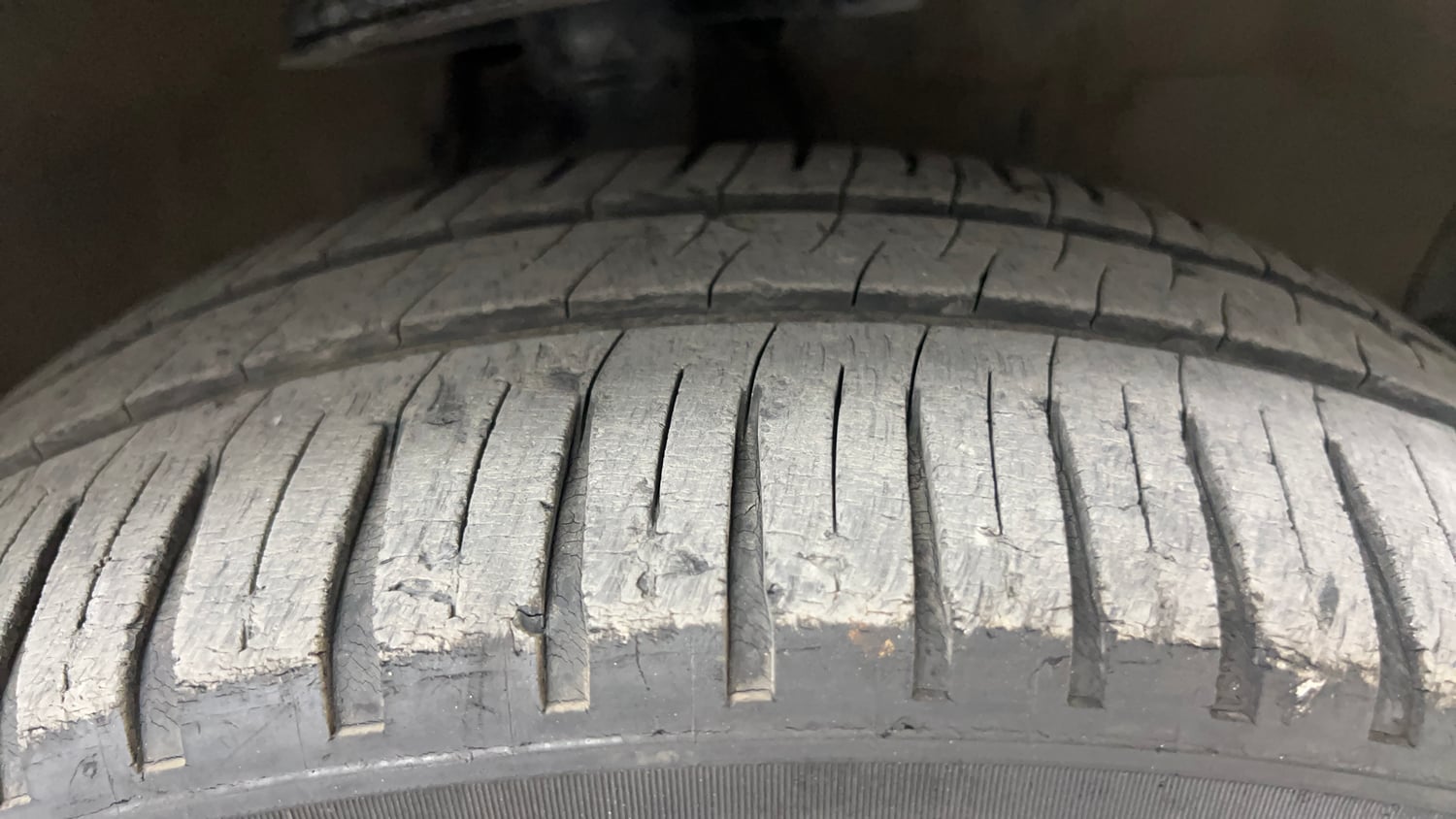 Used 2012 Maruti Suzuki Swift Dzire ZXi 1.2 BS-IV Petrol Manual tyres RIGHT FRONT TYRE TREAD VIEW