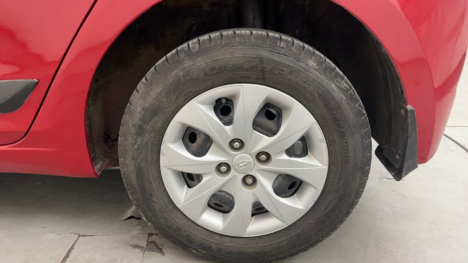 Used 2016 Hyundai Elite i20 Sportz 1.2 Petrol Manual tyres LEFT REAR TYRE RIM VIEW
