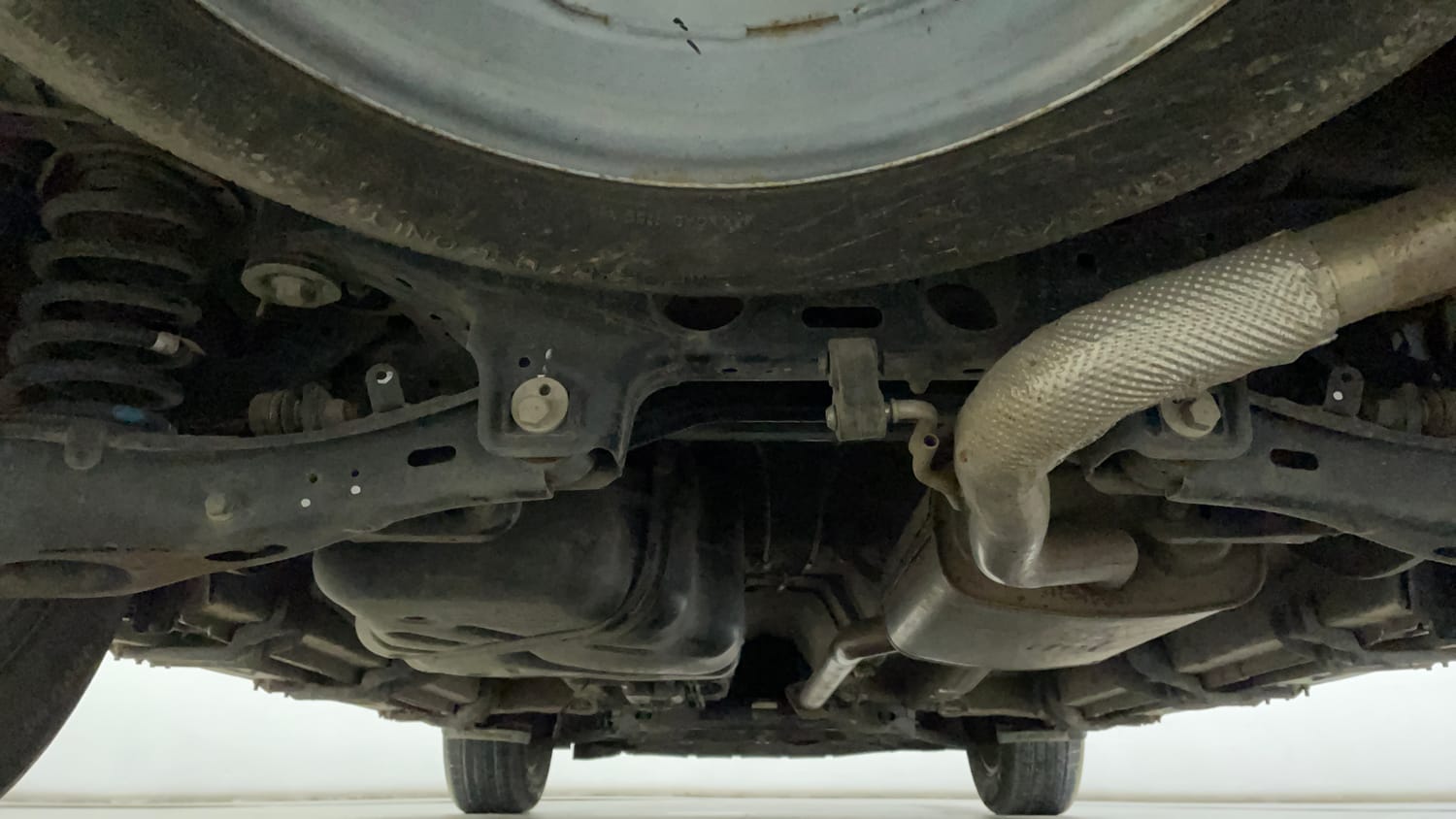 Used 2022 Mahindra XUV700 AX 5 Petrol AT 5 STR Petrol Automatic extra REAR UNDERBODY VIEW (TAKEN FROM REAR)