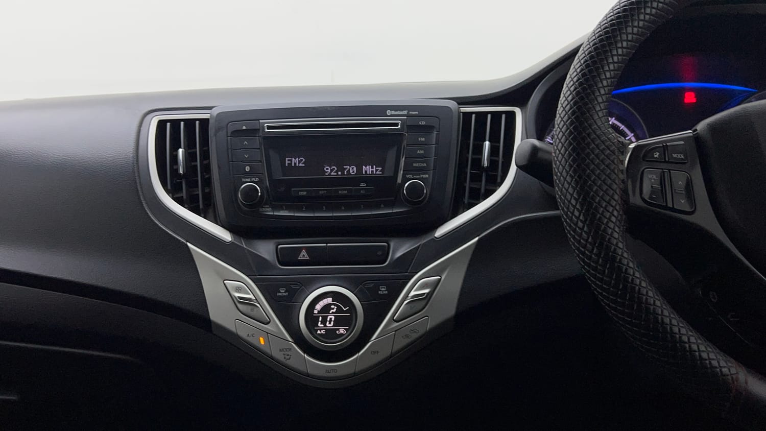 Used 2017 Maruti Suzuki Baleno Delta 1.2 Petrol Manual interior MUSIC SYSTEM & AC CONTROL VIEW
