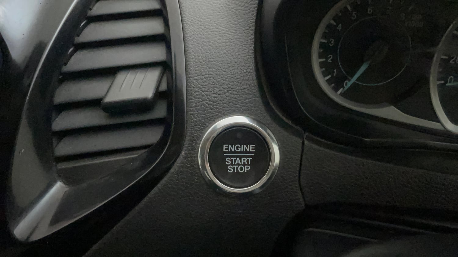 Used 2020 Ford Figo Aspire Titanium 1.2 Ti-VCT Petrol Manual top_features Keyless start