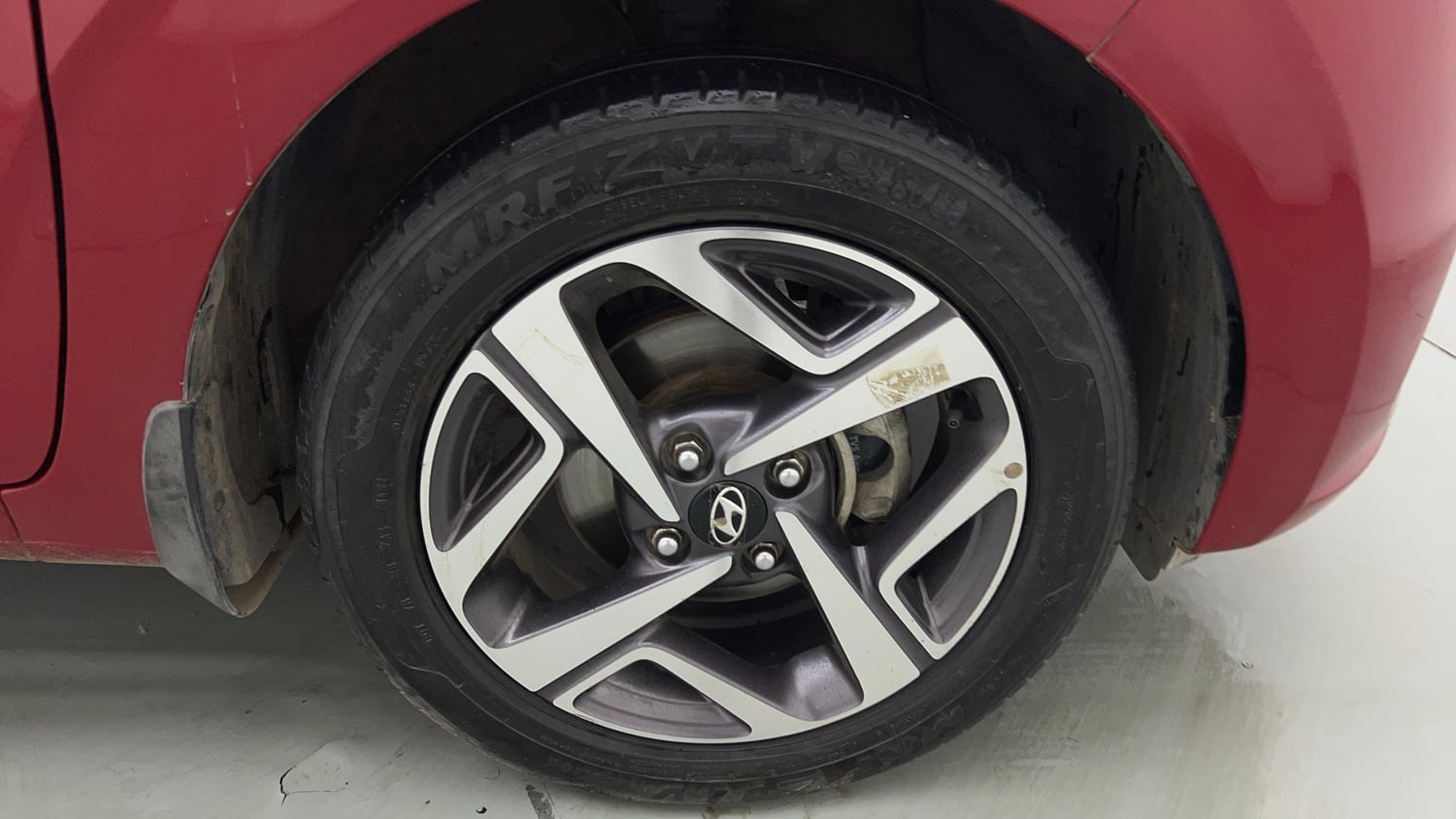 Used 2022 Hyundai Aura SX Plus 1.2 AMT Petrol Petrol Automatic tyres RIGHT FRONT TYRE RIM VIEW