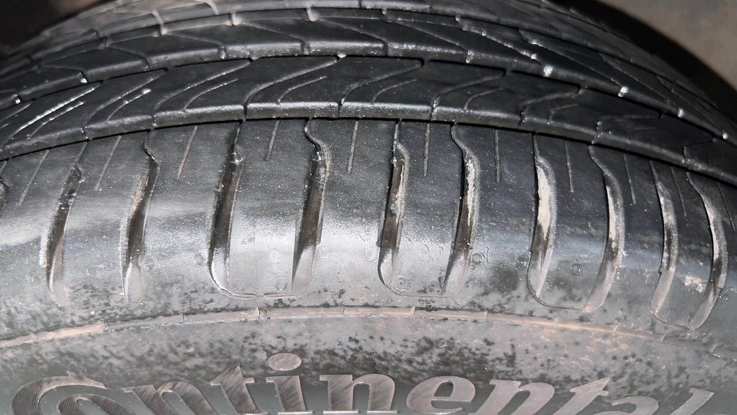 Used 2023 Volkswagen Taigun Topline 1.0 TSI AT Petrol Automatic tyres LEFT FRONT TYRE TREAD VIEW
