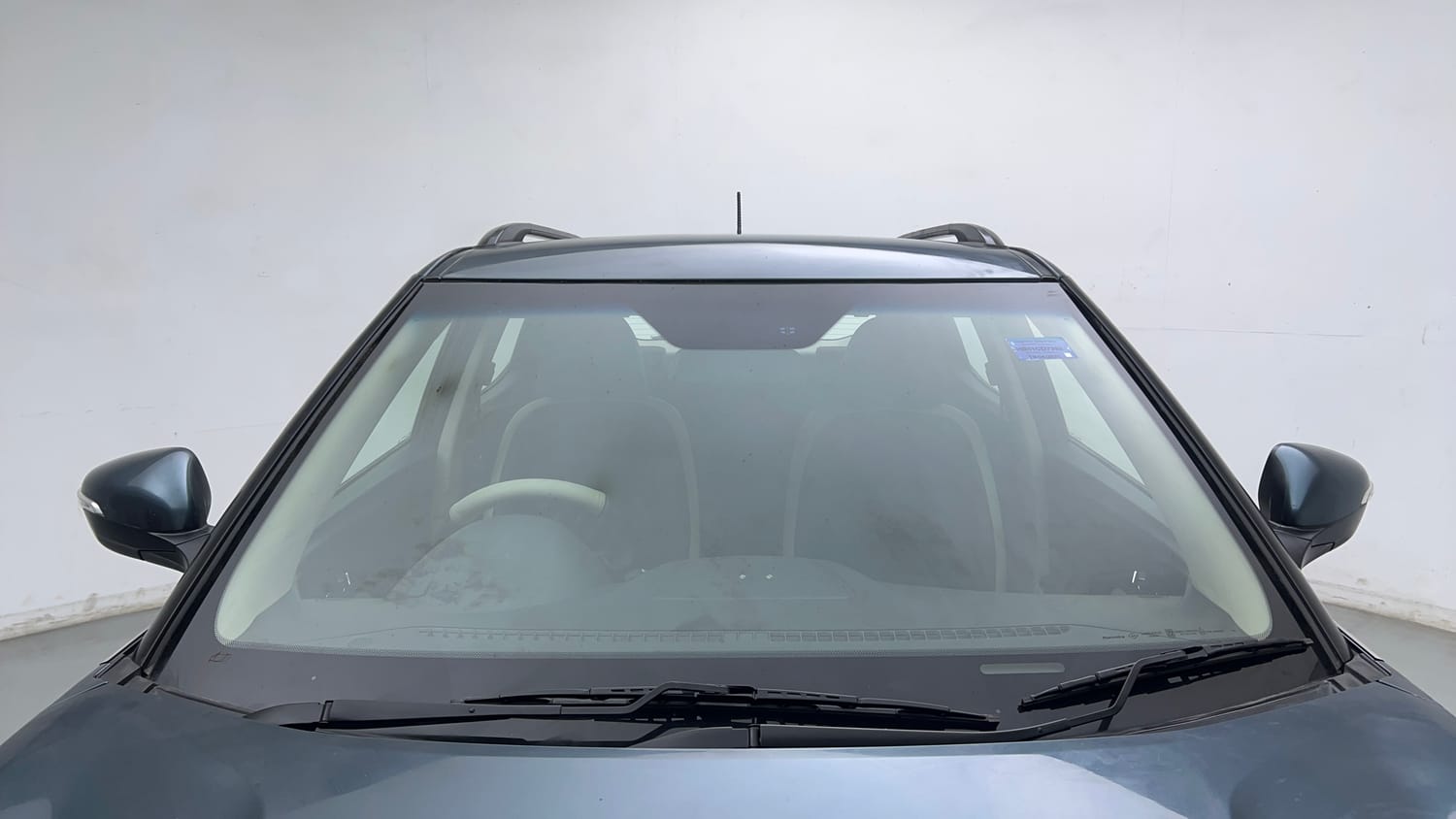 Used 2021 Mahindra XUV 300 W8 1.2 Petrol Petrol Manual exterior FRONT WINDSHIELD VIEW