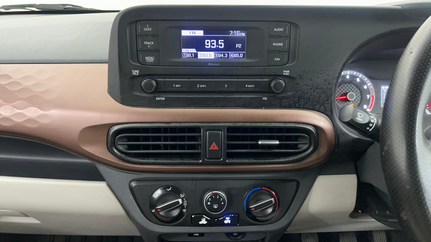 Used 2021 Hyundai Aura S 1.2 CNG Cng Manual interior MUSIC SYSTEM & AC CONTROL VIEW