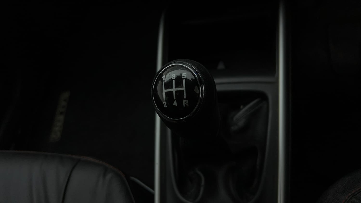 Used 2017 Maruti Suzuki Baleno Delta 1.2 Petrol Manual interior GEAR  KNOB VIEW