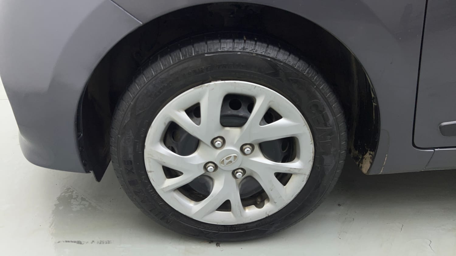 Used 2019 Hyundai Grand i10 Sportz 1.2 Kappa VTVT Petrol Manual tyres LEFT FRONT TYRE RIM VIEW