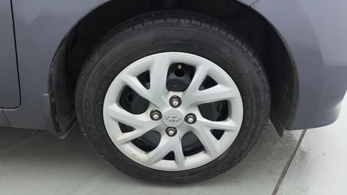 Used 2018 Hyundai Grand i10 Sportz 1.2 Kappa VTVT Petrol Manual tyres RIGHT FRONT TYRE RIM VIEW