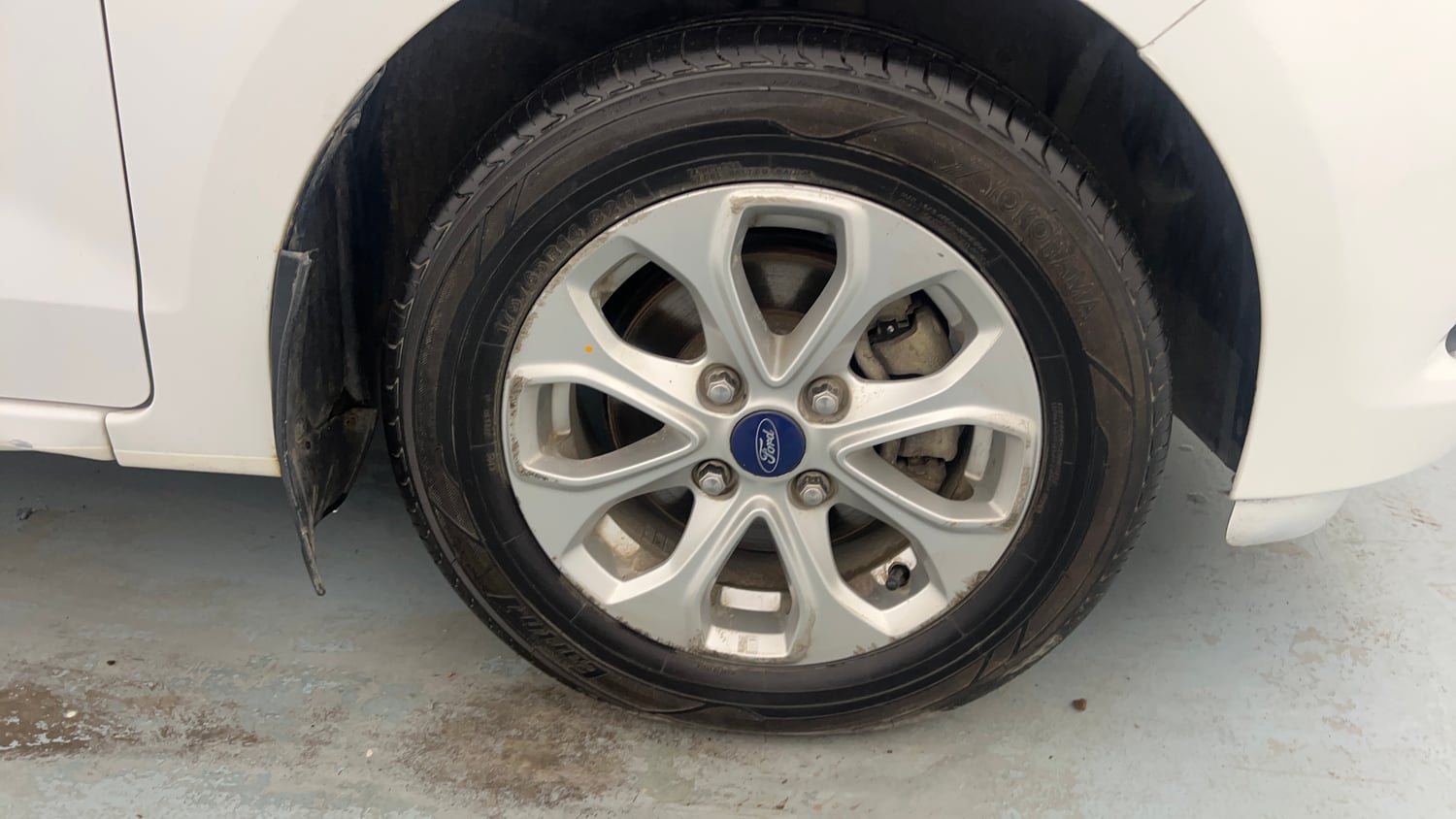Used 2016 Ford Figo Titanium 1.5 Ti-VCT AT Petrol Automatic tyres RIGHT FRONT TYRE RIM VIEW