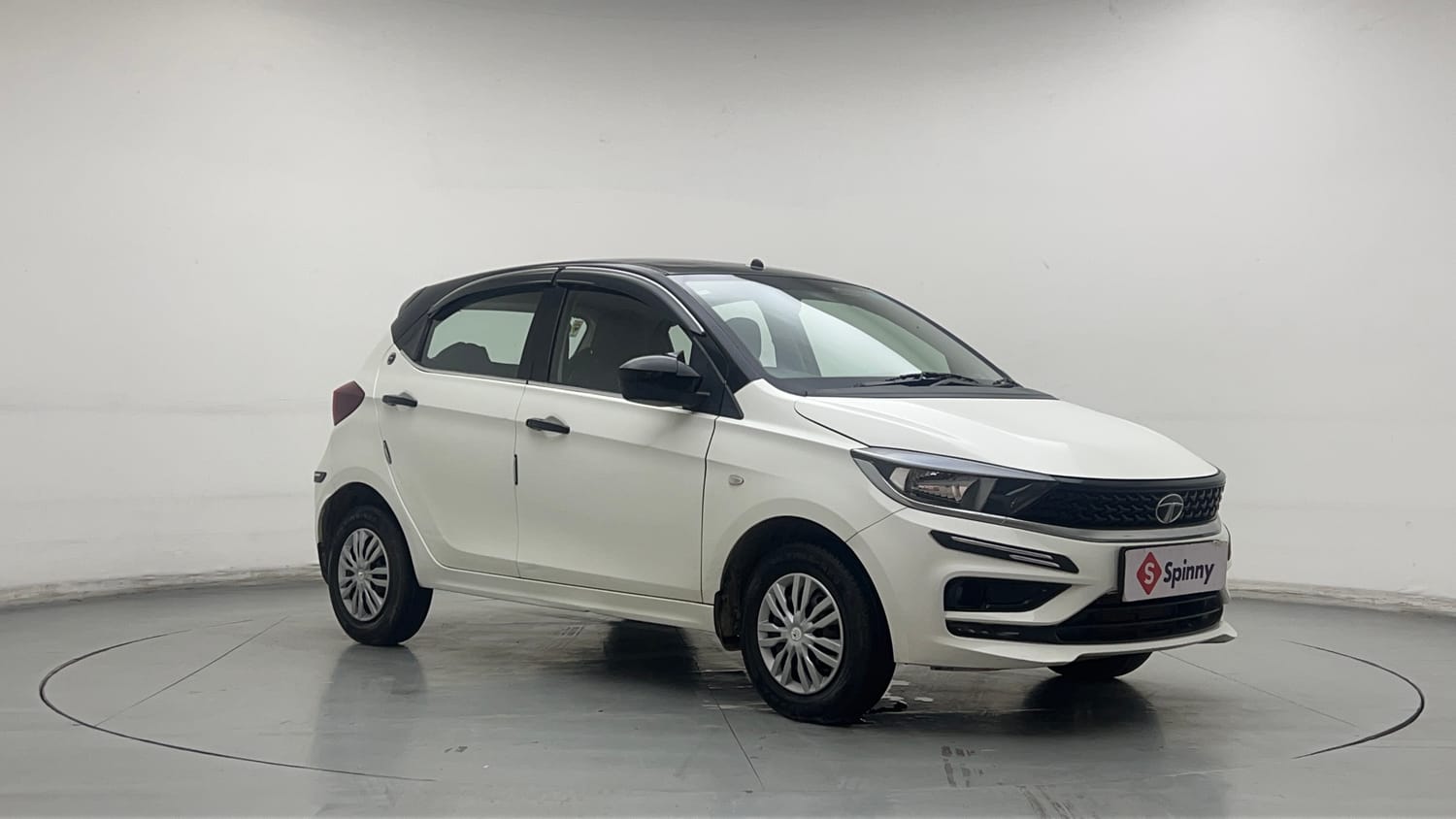 Used 2023 Tata Tiago XE Petrol Manual exterior RIGHT FRONT CORNER VIEW