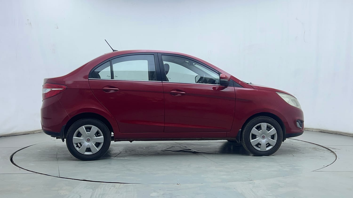 Used 2015 Tata Zest XMS Petrol Petrol Manual exterior RIGHT SIDE VIEW