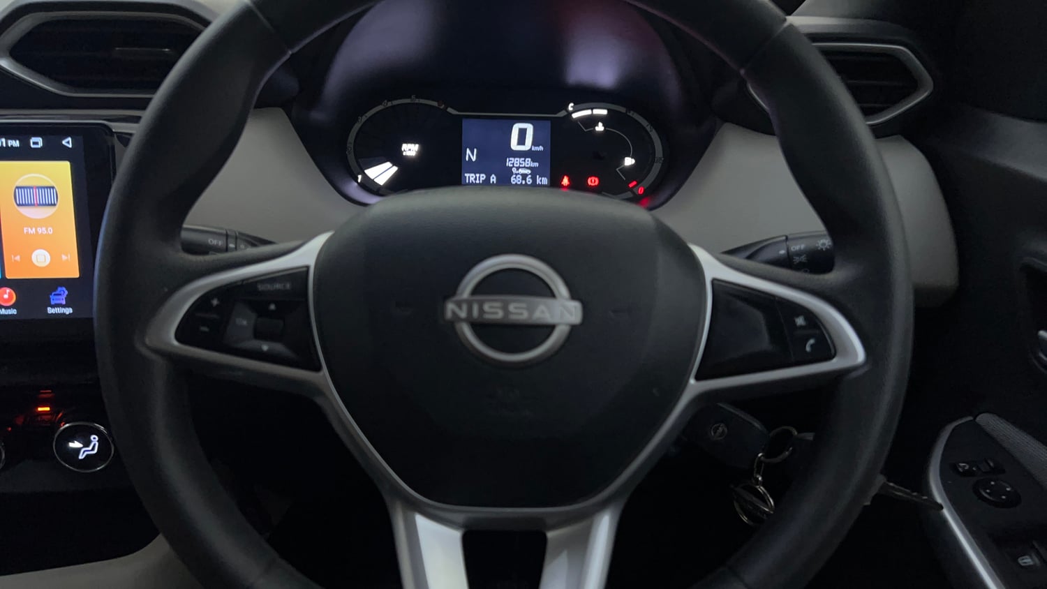 Used 2024 Nissan Magnite XL AMT Petrol Automatic top_features Airbags