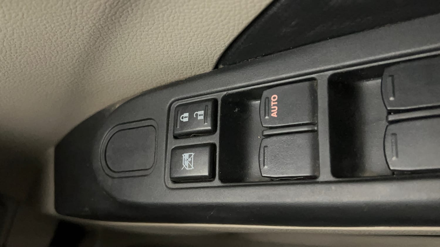 Used 2017 Maruti Suzuki Celerio VXi AMT Petrol Automatic top_features Central locking