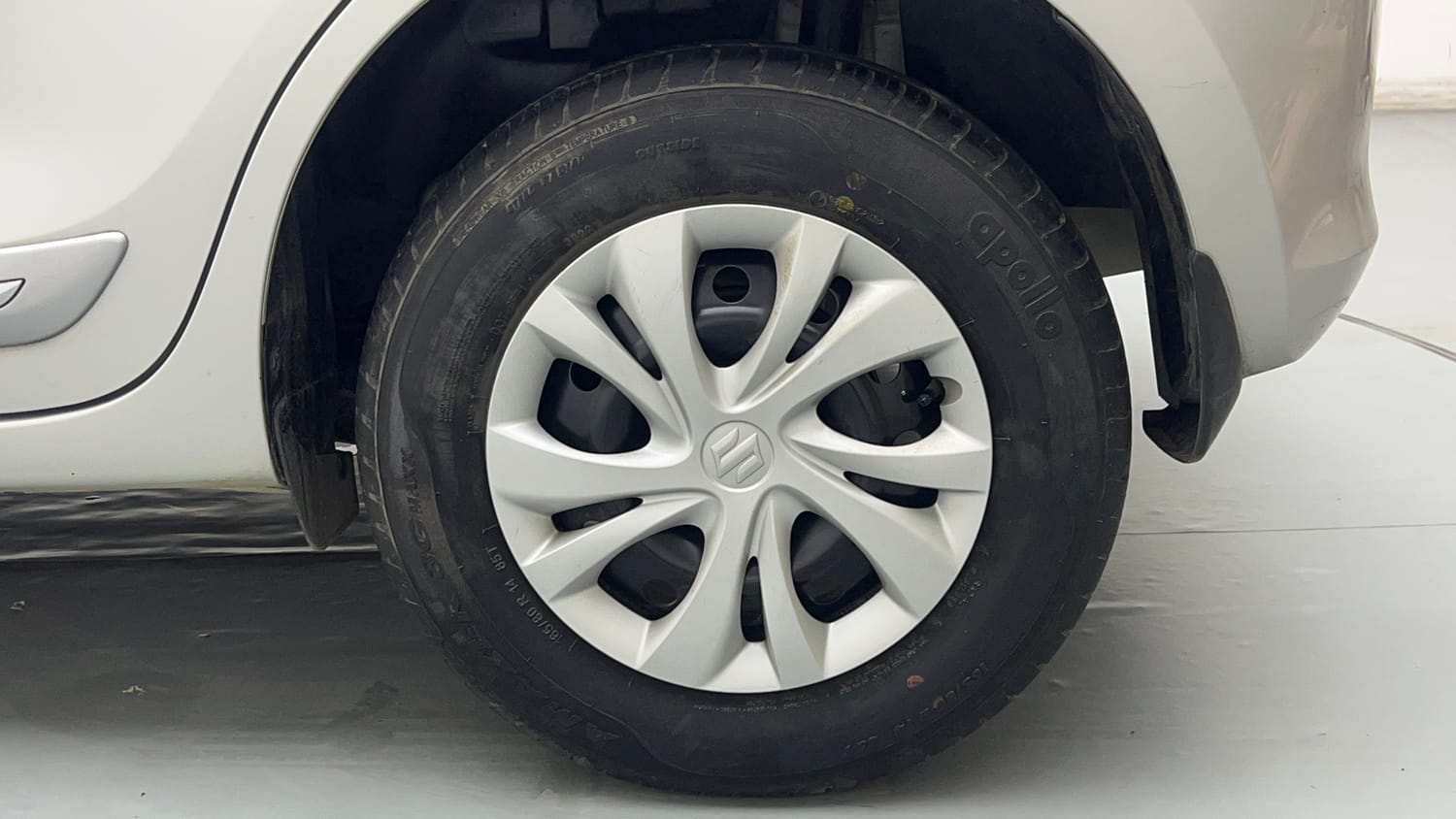 Used 2022 Maruti Suzuki Swift VXi Petrol Manual tyres LEFT REAR TYRE RIM VIEW