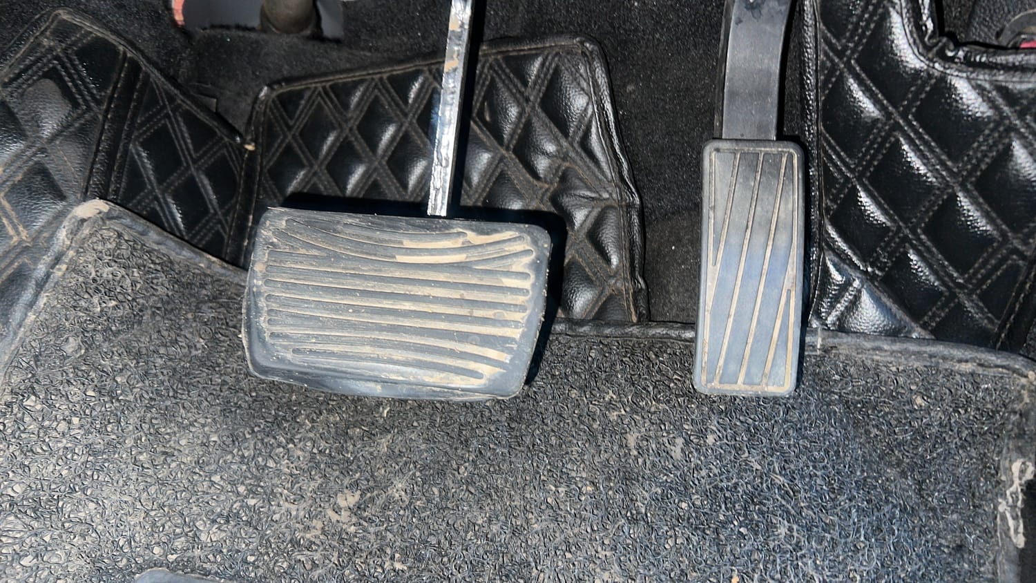 Used 2022 Mahindra XUV700 AX 5 Petrol AT 5 STR Petrol Automatic interior PEDALS VIEW