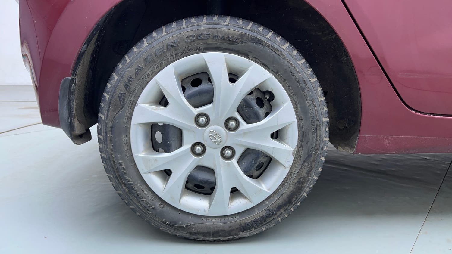 Used 2014 Hyundai Grand i10 Magna 1.2 Kappa VTVT Petrol Manual tyres RIGHT REAR TYRE RIM VIEW