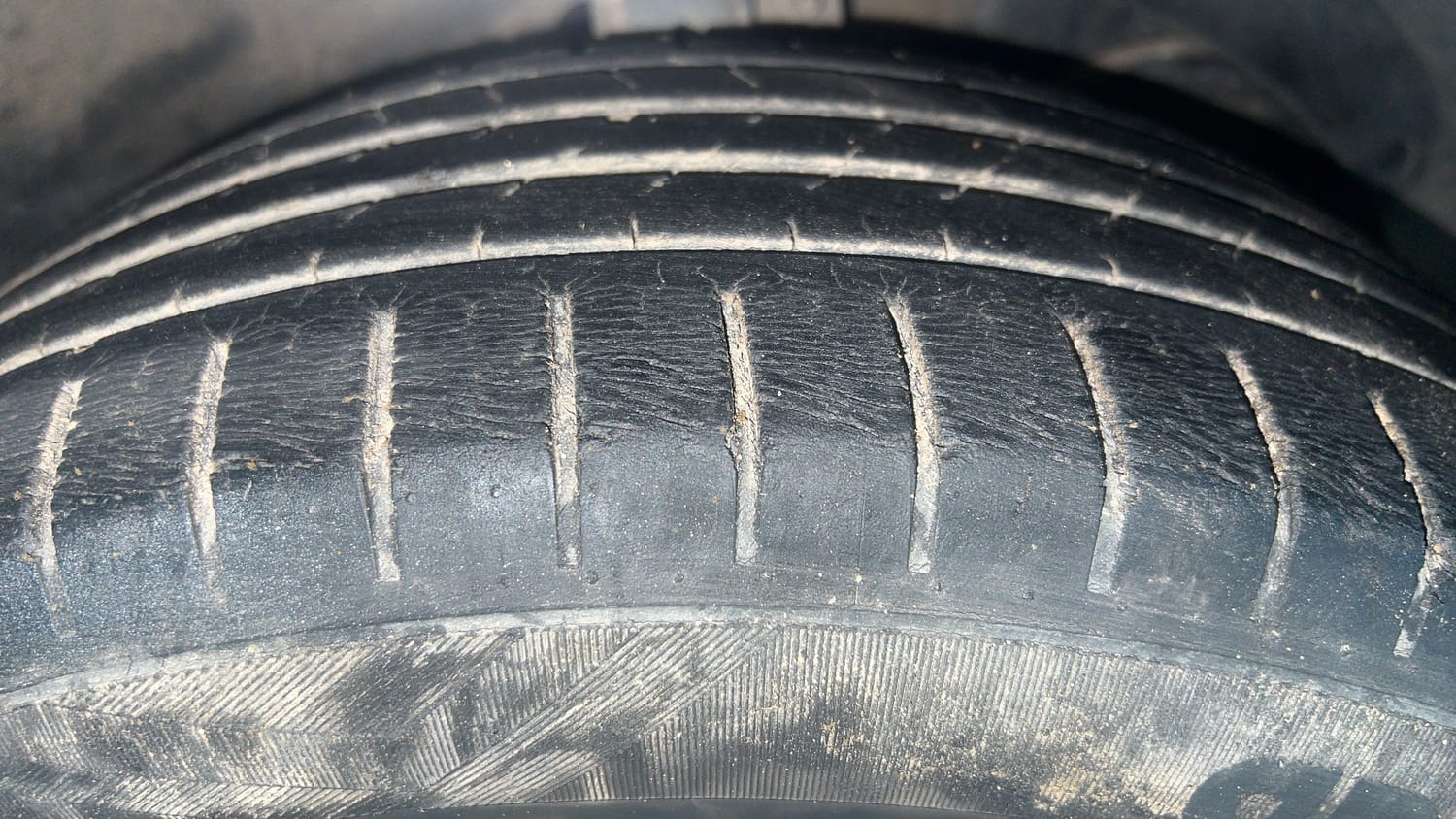 Used 2018 Maruti Suzuki Baleno Alpha 1.2 AT Petrol Automatic tyres RIGHT FRONT TYRE TREAD VIEW