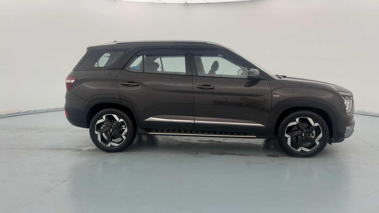 Used 2022 Hyundai Alcazar Signature (O) 7 Seater 1.5 Diesel AT Diesel Automatic exterior RIGHT SIDE VIEW