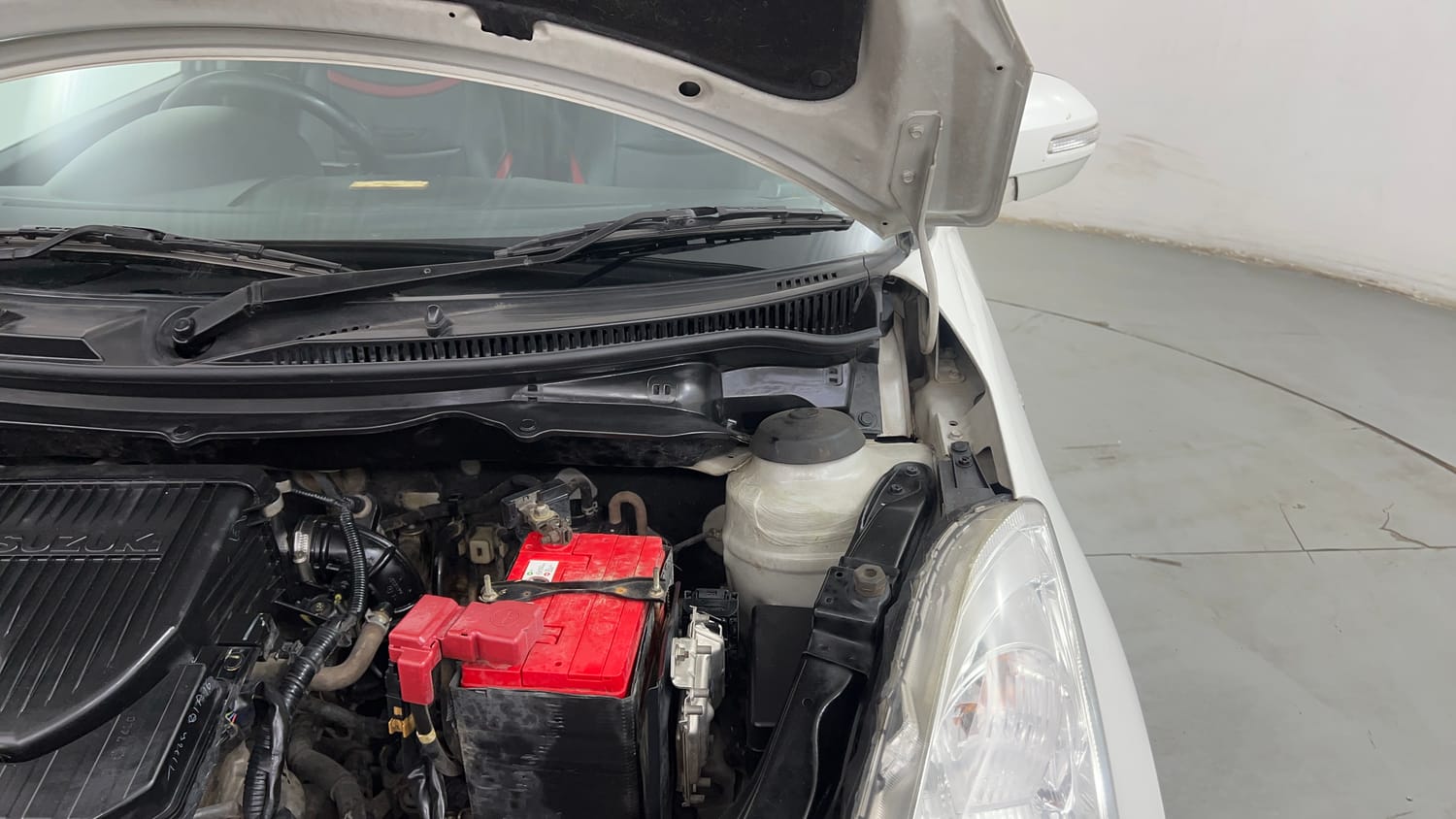 Used 2017 Maruti Suzuki Swift VXi Petrol Manual engine ENGINE LEFT SIDE HINGE & APRON VIEW