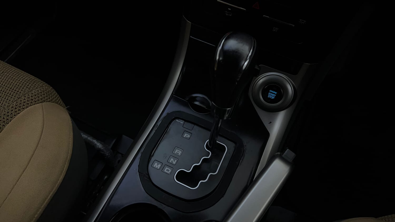 Used 2019 Mahindra XUV500 W9 AT Diesel Automatic interior GEAR  KNOB VIEW