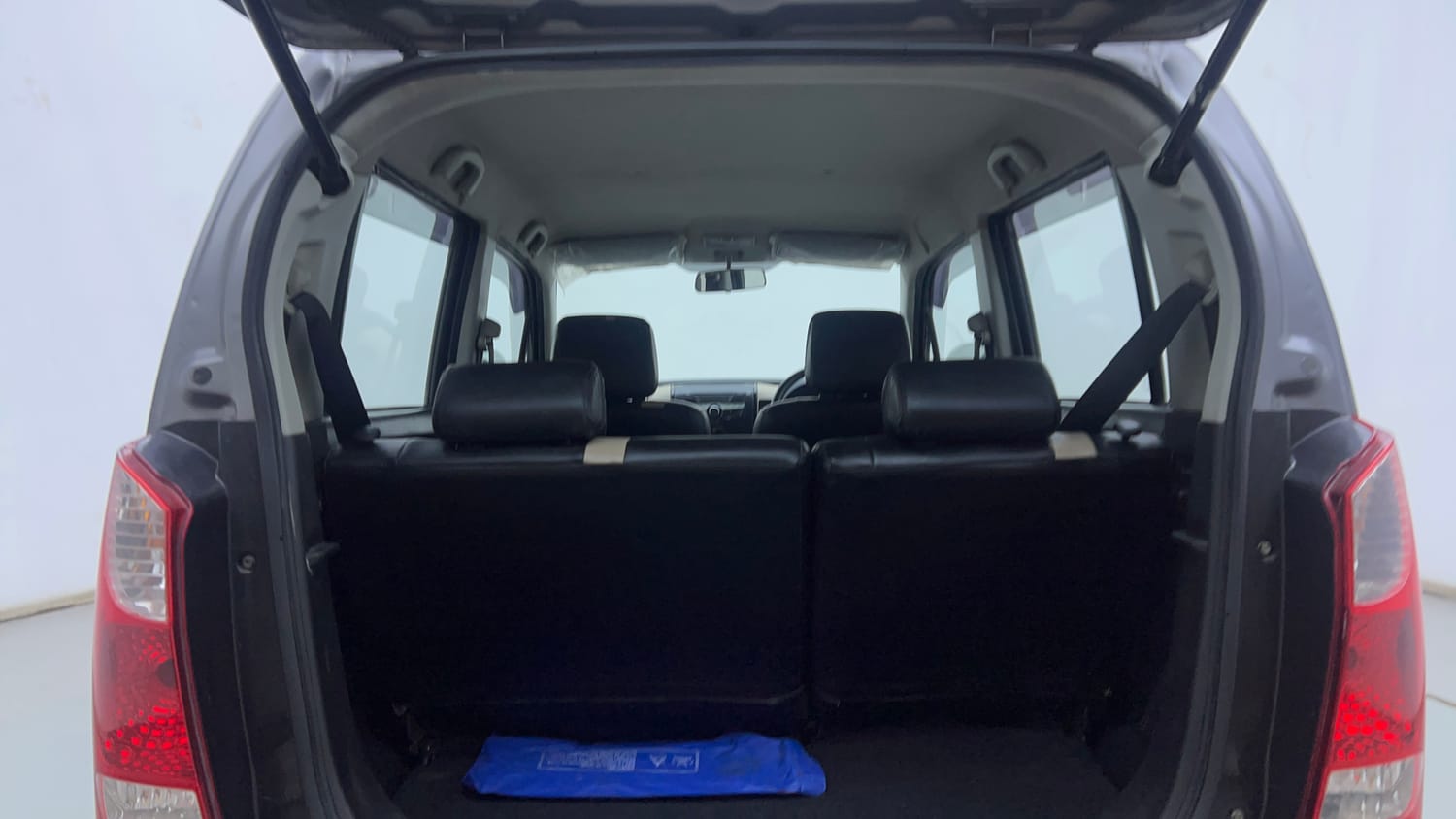 Used 2017 Maruti Suzuki Wagon R VXI Petrol Manual interior DICKY INSIDE VIEW