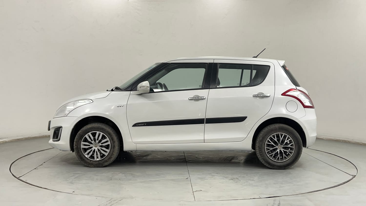 Used 2017 Maruti Suzuki Swift VXi Petrol Manual exterior LEFT SIDE VIEW