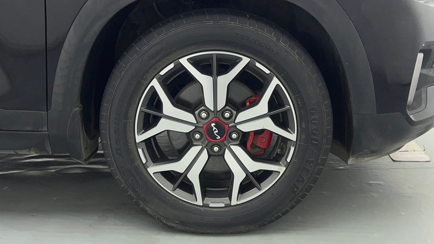 Used 2022 Kia Seltos GTX Plus 1.5 Diesel AT Diesel Automatic tyres RIGHT FRONT TYRE RIM VIEW